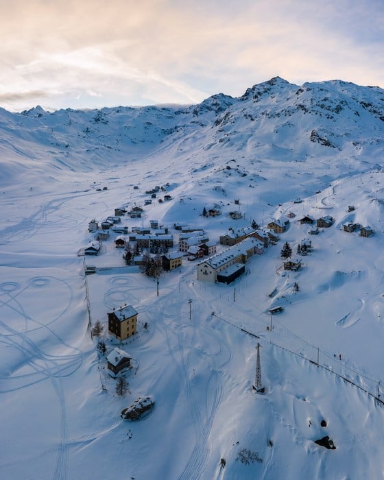 Montespluga paese drone inverno