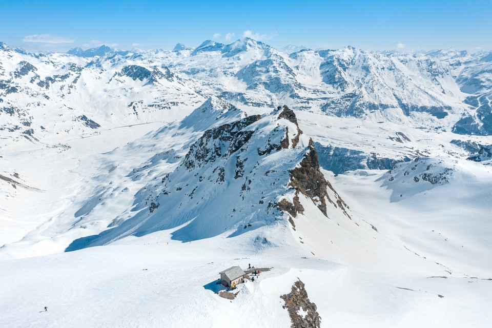 Montespluga bivacco Val Loga inverno dal drone